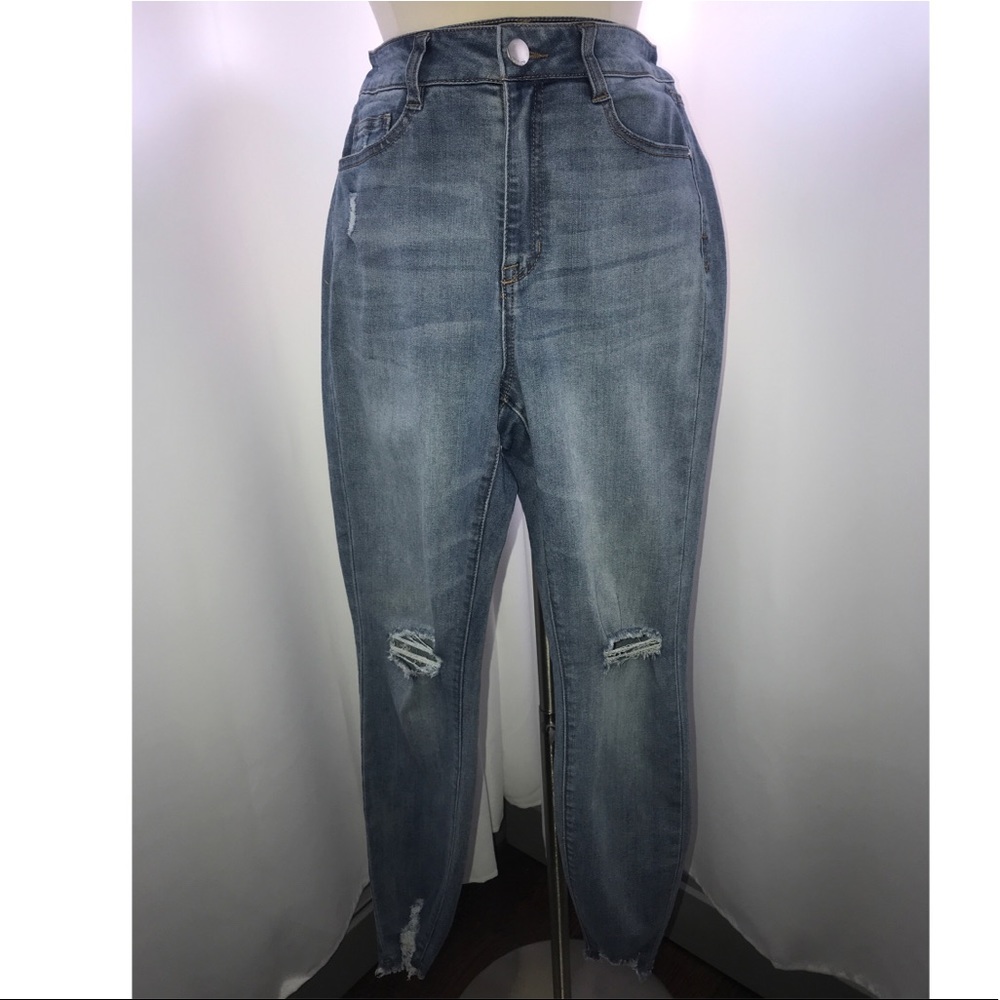 Skinny frayed Jean w/ belt loops in beach wash